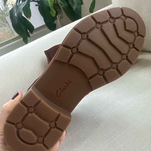 NEW Clarks Collection Brown Leather Ankle Boots Comfort Booties Womens 9 - Picture 3 of 11